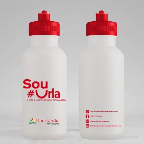 Squeeze plástico personalizado - Squeeze 500ml plástico livre de BPA, possui detalhe em relevo na parte superior e tampa rosqueável com bico de silicone. OBS.: PEDIDO MÍNIMO 50 PEÇAS!  Medidas aproximadas para gravação (CxL):  10 cm x 7 cm  Tamanho total aproximado  (CxL):  20 cm x 6,5 cm x 21,9 cm  Peso aproximado (g):  44