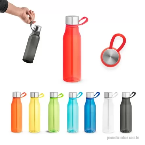 Squeeze plástico personalizado - Squeeze em rPET 100% reciclado com alça de silicone para facilitar o transporte. Tampa em PP e aço inox com isolante em silicone. Capacidade até 590 mL. Caixa branca 94651 vendida opcionalmente. Certificação EU Food Grade. ø66 x 230 mm