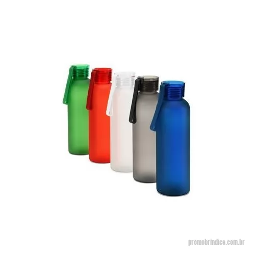 Squeeze plástico personalizado - Squeeze esportiva em PET 100% reciclado, com acabamento fosco. A tampa em PS, à prova de vazamentos, possui fita em silicone que facilita o transporte. Capacidade até 600 mL. Certificação EU Food Grade. ø66 x 215 mm