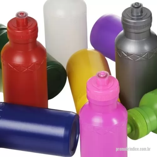 Squeeze plástico personalizado - Descrição: Squeeze 500ml plástico livre de BPA, possui detalhe em relevo na parte superior e tampa rosqueável com bico de silicone. OBS.: PEDIDO MÍNIMO 50 PEÇAS!  Medidas aproximadas para gravação (CxL):  10 cm x 7 cm  Tamanho total aproximado  (CxL):  20 cm x 6,5 cm x 21,9 cm  Peso aproximado (g):  44
