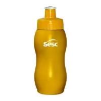 Squeeze em PE resistente e flexível, 250 mL. Bico em PVC Cristal que permite a vedação impecável. Tamanho portátil, ideal para mulheres e crianças. Método de impressão Sleeve.