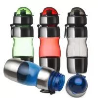 Squeeze de alumínio 450ml com alça plástica e detalhes coloridos. Possui tampa de bico e tampa protetora de plástico resistente.