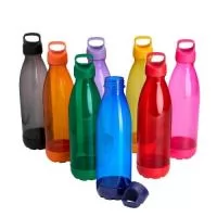 Squeeze feita em PVC com capacidade máxima de 680ml e tampa rosqueável em plástico ABS com alça fixa. Conta com fundo removível, que ajuda a evitar o contato com superfícies sujas.