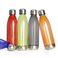 Descrição: Garrafa plástica 700ml translúcida, possui tampa e base em alumínio.  Altura :  25,5 cm  Largura :  7,1 cm  Circunferência :  22,5 cm  Medidas aproximadas para gravação (CxL):  13,5 cm x 6 cm  Peso aproximado (g):  88