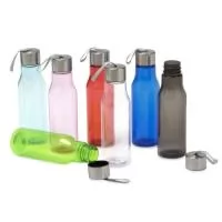 Descrição: Garrafa com estrutura leve em plástico e capacidade para até 600ml. Possui tampa rosqueável de alumínio com alça embutida em nylon para transporte.  Altura :  23 cm  Largura :  6,8 cm  Circunferência :  21,3 cm  Medidas aproximadas para gravação (CxL):  13 cm x 6 cm  Tamanho total aproximado  (CxL):  Diâmetro (sem tampa) - 3,5 cm  Peso aproximado (g):  88