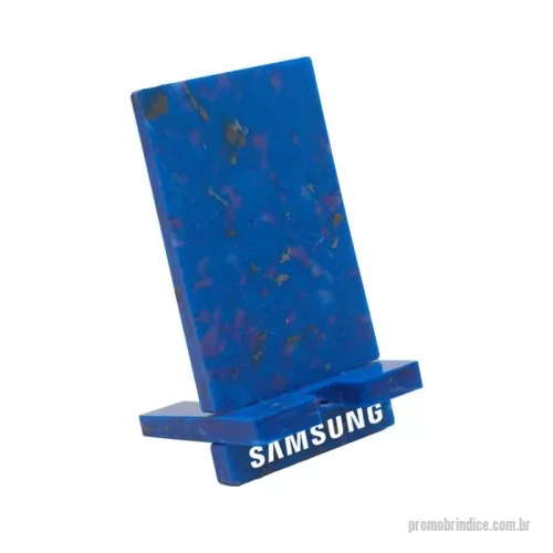 Suporte de Mesa para Celular e Tablet personalizado - Green Plasticaria, fabricado 100% com plástico reciclado, produto inovador e eco sustentável, medindo 13,9x7,5cm, a escolha ideal para o meio ambiente e para adequação às estratégias corporativas de ESG