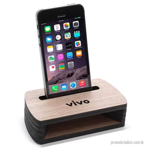 Suporte para celular personalizado - Produto produzido em madeira MDF ecológico, formato 11,7 x 7 x 3,8 cm. O produto é personalizado na madeira e na caixa de papel kraft em silkscreen a 1 cor..