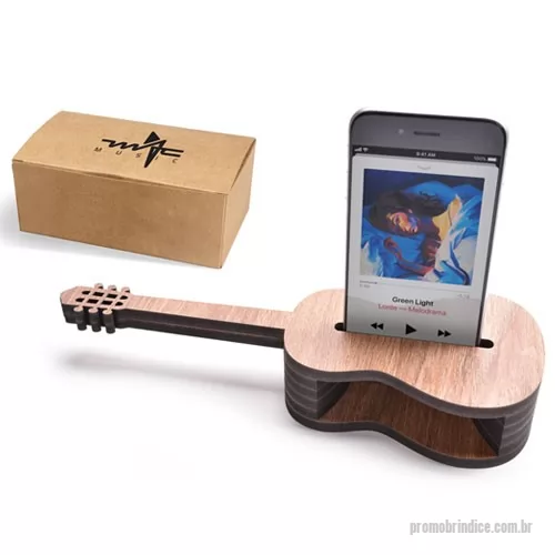 Suporte para celular personalizado - Produto produzido em madeira MDF ecológica, formato 25x9,5x3,8 cm. O produto é personalizado na madeira e na caixa de papel kraft em silkscreen a 1 cor..
