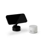Um suporte compacto e funcional para acomodar smartphones de maneira simples em superfícies lisas. Feito em plástico, Possuí ajuste em diferentes ângulos de inclinação. Conta com uma ventosa retrátil via chave seletora para fixação do suporte em supe