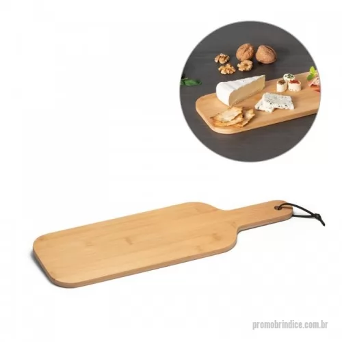 Tábua para carne de madeira personalizada - Tábua em bambu ideal para servir aperitivos, com fita para pendurar. Fornecida em luva de cartão. 