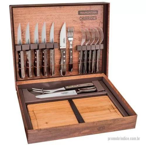 Tábua para carne de madeira personalizada - Kit churrasco Tramontina linha Polywood. Gravação da logo a laser na tábua, faca peixeira e 06 facas jumbo. Um presente tradicional, útil e durável . Faça um orçamento com a Royal Laser e surpreenda-se com nossas opções na linha churrasco.