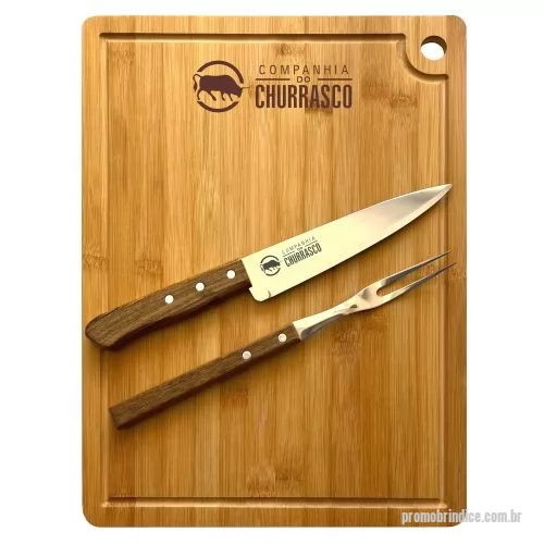 Tábua para carne de madeira personalizada - Neste Dia dos Pais, que tal um presente para toda a vida? Tábua churrasco bambu 30X40cm com faca e garfo Simonaggio. Gravação indelével da logo a laser na tábua e na faca.  Acompanha caixa para presente. Despachamos com frete pago para regiões Sul e Sudeste.