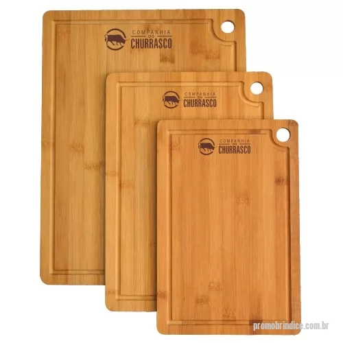 Tábua para carne e queijo de bambu ecológico personalizada - Tábua de bambu para frios e churrasco disponível em 03 tamanhos. Gravação indelével da logo a laser. Um presente útil e durável, que vai garantir a visualização da sua logo por muitos anos. Despachamos com frete pago para Sul, Sudeste e Centro Oeste