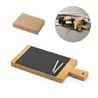 Quadro em bambu com ardósia e 2 gizes inclusos. Contém pega incorporada para facilitar o transporte. Fornecido em caixa presente de papel kraft reciclado. A cor e o resultado da impressão nos materiais naturais pode variar entre produtos. 330 x 150 x