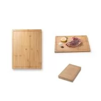 Tábua de corte em bambu. Fornecido com caixa presente de papel kraft reciclado. Certificação EU Food Grade. A cor e o resultado da impressão nos materiais naturais pode variar entre produtos. 400 x 300 x 15 mm