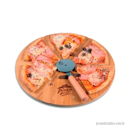Tábua para pizza personalizada - Tabua de Pizza Personalizada, Brinde útil para presentear clientes a tábua de pizza personalizada é fabricada em Bambu produto amigo do meio ambiente o conjunto é composto por um cortador de aço inox e tábua de bambu. A impressão do logotipo é feita 