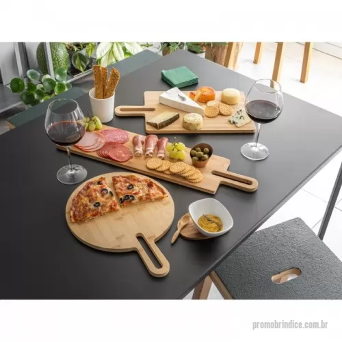 Tábua para pizza personalizada - Tábua de servir em bambu com pega, de grande dimensão e de utilização versátil. Ideal para pizza. Certificação EU Food Grade. Fornecido com caixa presente de papel kraft. 310 x 408 x 12 mm