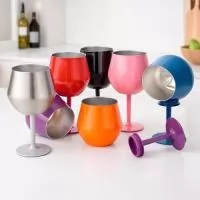 Taça térmica com capacidade máxima de até 350ml. Contém estrutura em inox de parede dupla e haste em plástico com base emborrachado antiderrapante. Pode ser desmontada e utilizada como copo. Contém base antiderrapante para encaixar no copo quando desmontada.
