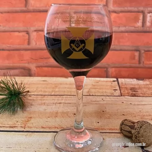Taça de vinho personalizada - Taça de Vinho em vidro, modelo PM Celebra, 300 ml.