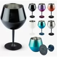 Taça 400ml térmica 2 em 1, com sistema rosqueável que permite remover a parte superior e transformar a taça em um copo térmico. Prática, versátil e moderna, é uma excelente opção de brinde corporativo, unindo funcionalidade e um visual diferenciado.  