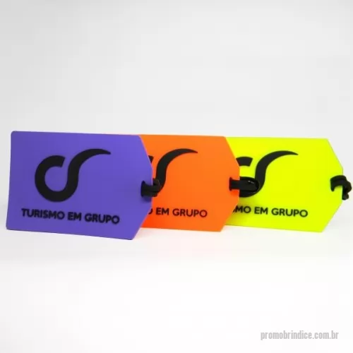 Tag personalizado - Chaveiro Emborrachado, Gravação em Alto relevo com a logo do cliente. Desenvolvimento de formato específico. Acabamento em cordão de nylon e argola (ou em corrente metálica e argola).