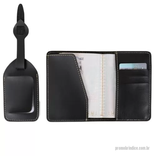 Tag personalizado - Kit viagem 2 peças Bidins em couro sintético. Possui porta passaporte com três divisórias para cartões e identificador de bagagem com fivela ajustável.  Medidas aproximadas para gravação (CxL):  Identificador de Bagagem 4,8 cm x 7 cm – Porta Documento 12,7 cm x 8,7 cm  Tamanho total aproximado  (CxL):  Identificador de Bagagem 13 cm x 7,2 cm - Porta Documento 14 cm x 9,9 cm  Peso aproximado (g):  148