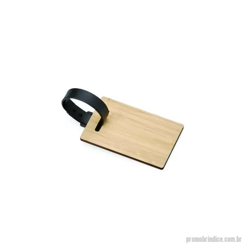 Tag personalizado - Tag identificador de bagagem em bambu. Parte frontal com área para identificação e verso liso.  Possui fivela plástica com dois tamanhos para encaixe.   Altura :  9 cm  Largura :  6 cm  Espessura :  0,3 cm