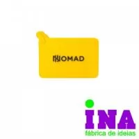 Tag Emborrachado, Gravação em Alto relevo com a logo do cliente. Desenvolvimento de formato específico. Acabamento em cordão  emborrachado
