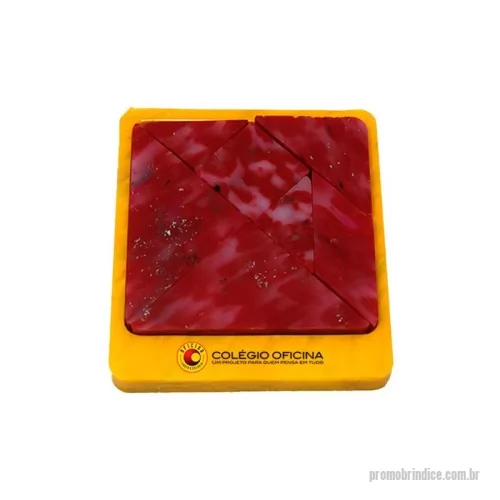 Tangram personalizado - Green Plasticaria, fabricado 100% com plástico reciclado, produto inovador e eco sustentável, medindo 10,5x9,3cm, a escolha ideal para o meio ambiente e para adequação às estratégias corporativas de ESG.