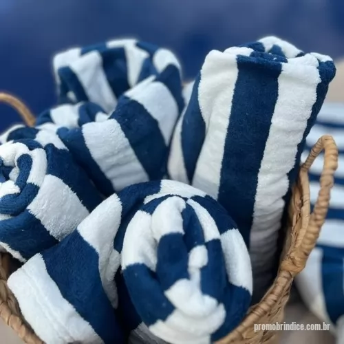 Toalha de banho personalizada - Toalha de banho 100% algodão, listrada na cor azul ,personalizada com bordado.