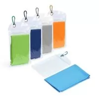 Toalha refrescante feita em elastano, ideal para aliviar o calor. Para ativar o resfriamento, basta molhar a toalha, torcê-la levemente e colocá-la no pescoço para aproveitar a sensação refrescante. Acompanha embalagem reutilizável em PVC com mosquetão para transporte.