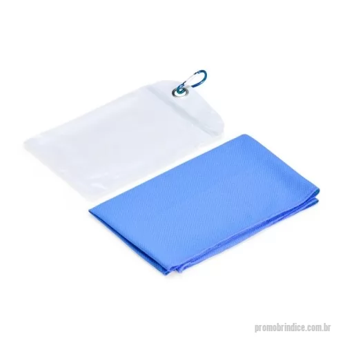 Toalha refrescante personalizada - Uma toalha prática ideal para aliviar o calor durante atividades físicas em qualquer lugar. Seu uso é simples: basta molhar a toalha, torcer levemente para remover o excesso de água e pronto, você terá uma tolha macia e refrescante para levar ao pescoço e diminuir a sensação desconfortável de calor enquanto ela estiver molhada. A toalha vem em uma embalagem de PVC compacta com um mosquetão para ser facilmente transportada. Precaução de uso: lavar à mão com água fria e sabão neutro.  Altura :  30 cm  Comprimento :  86 cm