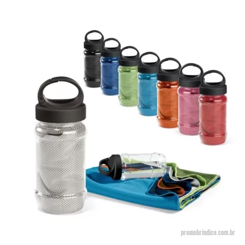 Toalhas Esportiva personalizadas - Kit toalha e garrafa. Toalha para esporte em poliamida e poliéster. Toalha refrescante, quando molhada permanece fria durante horas. Se aquecer, basta balançar reativando sua frescura. Reutilizável e lavável à máquina. Garrafa em PP e PET com mosquetão incluso. Capacidade até 440 mL. Caixa branca 94653 vendida opcionalmente. Certificação EU Food Grade. Toalha: 300 x 800 mm | Garrafa: ø65 x 183 mm