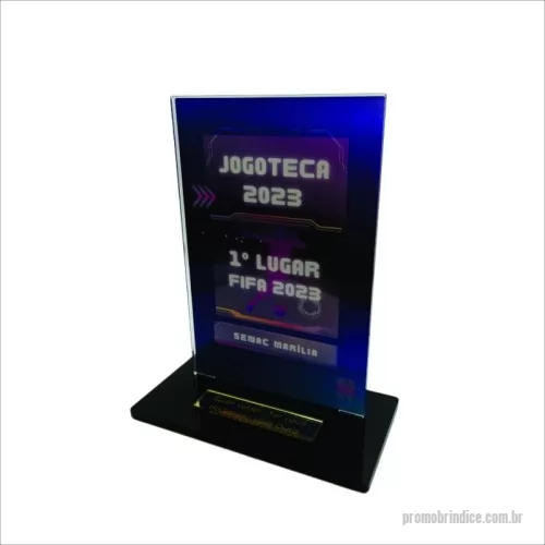 Troféu acrílico personalizado - Troféu em acrílico com personalização. Para homenagens e premiações.     Formato torre com base retangular. Modelo versátil e moderno!     Produzido em Acrílico 100% Virgem. Muito mais resistente e transparente, não amarela, livre de odores e contaminantes.        PERSONALIZE COMO QUISER! Personalização com Impressão UV direto no acrílico.