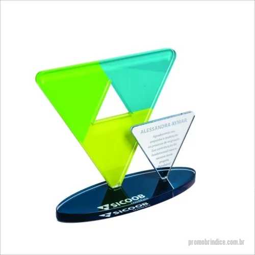 Troféu acrílico personalizado - Troféu em acrílico com personalização.  Para homenagens e premiações. O formato é você quem escolhe! Com detalhes em acrílico colorido, com base retangular ou redonda. Modelo versátil e moderno!  Produzido em Acrílico 100% Virgem. Muito mais resistente e transparente, não amarela, livre de odores e contaminantes.