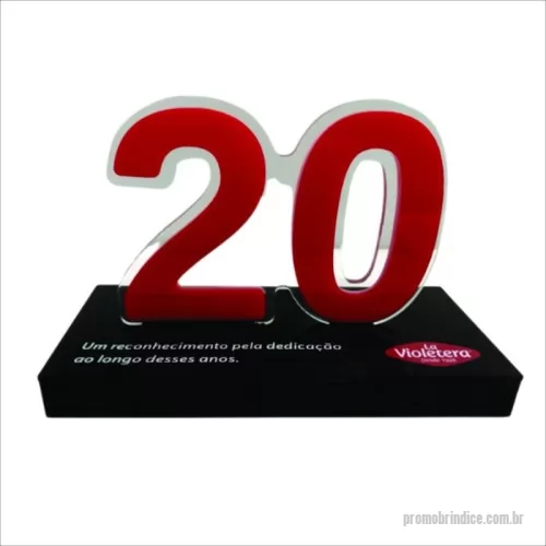 Troféu acrílico personalizado - Troféu em acrílico com personalização. Para homenagens e premiações. O formato é você quem escolhe! Com detalhes em acrílico colorido, com base retangular ou redonda. Modelo versátil e moderno! Produzido em Acrílico 100% Virgem. Muito mais resistente e transparente, não amarela, livre de odores e contaminantes.