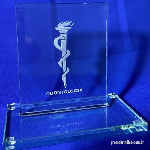Troféu de cristal ou vidro personalizado - troféu em vidro incolor 12mm com gravação de oxido de alumínio. Corpo e base