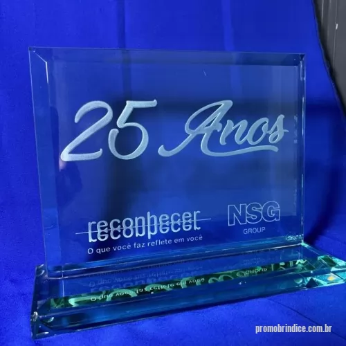 Troféu de cristal ou vidro personalizado - Troféu em vidro incolor de 19mm bisotado com gravação personalizada. Corpo e base
