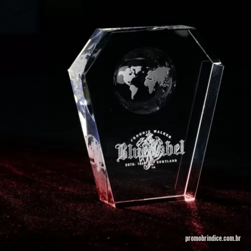 Troféu de cristal ou vidro personalizado - Troféu de cristal com gravação a laser interna. Medidas da peça: 12cm x 10cmx  3cm. 