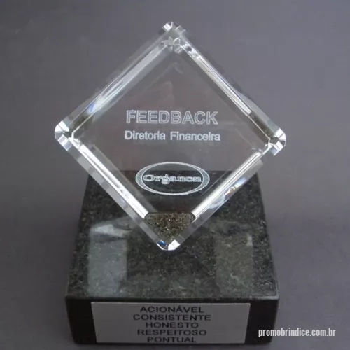 Troféu de cristal ou vidro personalizado - Troféu de cristal com base de granito.