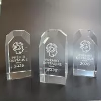 Troféu de cristal personalizado com gravação externa