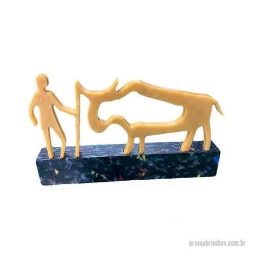 Troféu ecológico personalizado - Green Plasticaria, fabricado 100% com plástico reciclado, produto inovador e eco sustentável,  a escolha ideal para o meio ambiente e para adequação às estratégias corporativas de ESG.