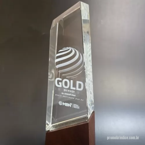 Troféu personalizado - Troféu de cristal personalizado com gravação a laser interna com base de madeira
