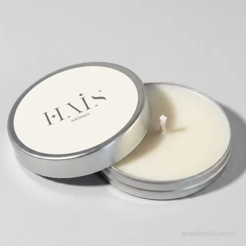 Vela personalizada - VELA AROMÁTICA 20GRS PERSONALIZADA  TAMANHO:  5,3 cm x 1,5 cm  CERA VEGETAL DE COCO, PAVIL DE ALGODÃO E ESSÊNCIA PREMIUM. LATINHA DE ALUMINIO 50 GRS COM TAMPA  PERSONALIZAÇÃO NO ROTULO 