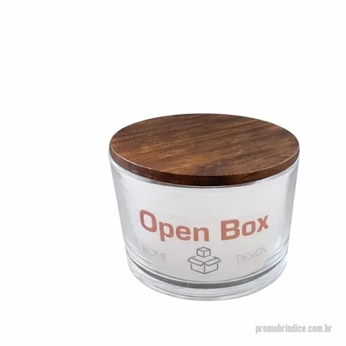 Vela personalizada - Vela aromatizada no copo de vidro personalizado com a sua logamarca e tampa de madeira.  Perfeita para reforçar a sua  marca em momentos especiais, eventos, congressos e muito mais.  Com opção de embalagem final a definir.