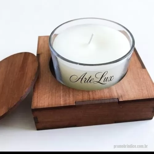 Vela personalizada - Vela aromatica personalizada com sua base suporte em madeira, pronta para ser usada. envolta com rami e tag