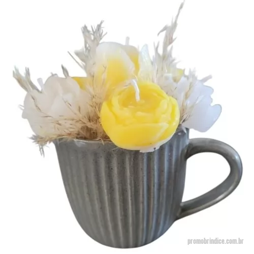 Vela personalizada - Caneca de cerâmica com carias velas individuais, que se retira, acende (são também velas  flutuantes que podem ser colocadas acessas em um copinho com agua) e depois se reaproveita a CANECA para o chá ou café