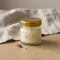 VELA AROMÁTICA 40GRS PERSONALIZADA  TAMANHO: 6X4CM  CERA VEGETAL DE COCO, PAVIL DE ALGODÃO E ESSÊNCIA PREMIUM. COPO EM VIDRO 40 GRS COM TAMPA EM METAL OU CORTIÇA NATURAL PERSONALIZAÇÃO NO ROTULO