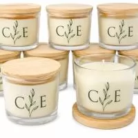 Velas Aromáticas Personalizas 135 a 140g! Acompanha caixas individuais, podendo ser brancas, pratas ou douradas! Aroma a critério do cliente conforme disponibilidade em nosso estoque!