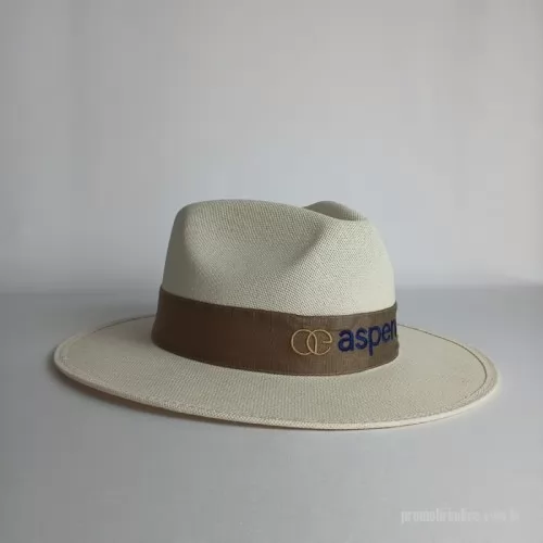 Viseira personalizada - Poliamida ou tactel. Viseira com fecho de velcro, plástico ou fivela, personalizada em vinil, silk até 3 cores ou sublimação. Para corridas, eventos esportivos, ações de praia e promotores. Pedido mínimo: 30 peças. Atendimento direto, arte criada pelo nosso estúdio sem custo no pedido fechado e envio para todo o Brasil. Prazo a partir de 15 dias úteis após a aprovação da arte e o pagamento.